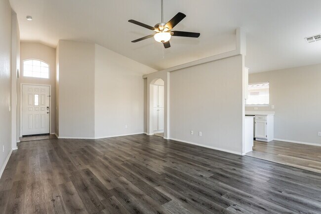 Foto del edificio - 12218 W Cambridge Ave