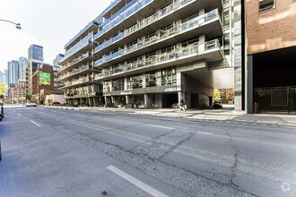 Building Photo - 399-399 Adelaide St W