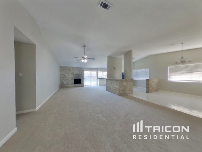 Foto del edificio - 23426 Canyon Lake Dr