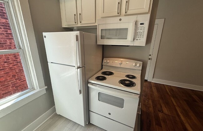 Building Photo - 2724 Jefferson Ave