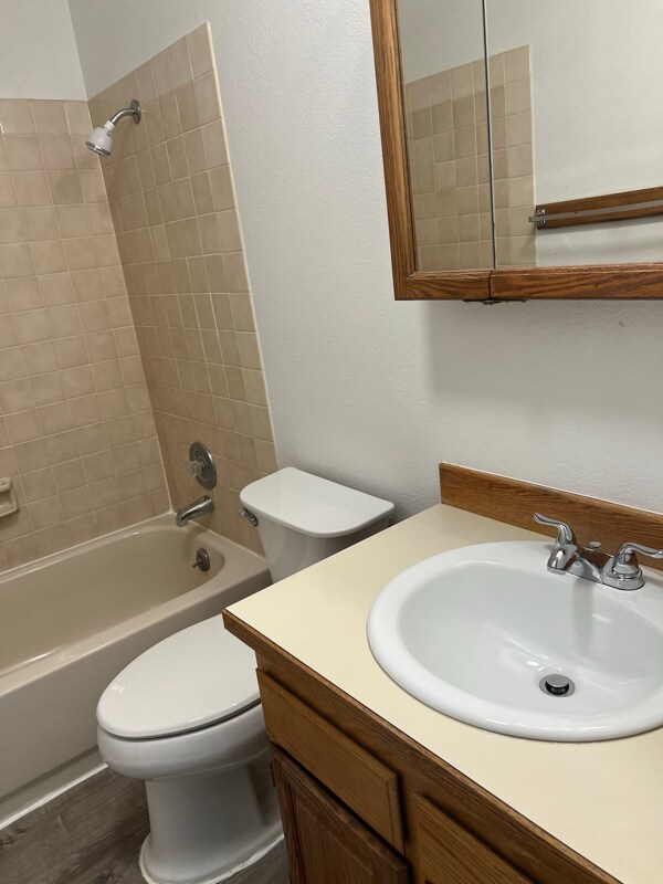 Foto del edificio - 551 N Robin Cir