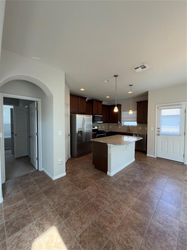 Building Photo - 1000 Boatswain Wy