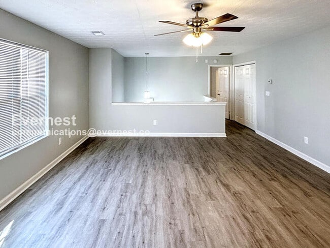 Building Photo - 3251 River Ln SE