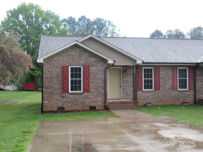 Building Photo - 604 Victory Grove Church Rd