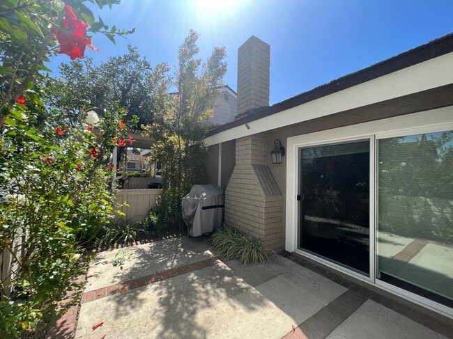 Building Photo - 5 Coldstream, 47