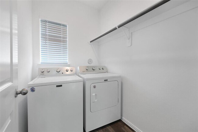 Foto del edificio - 29897 Dovetail Blf Ln