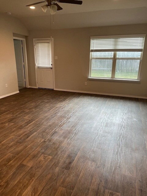 Foto del edificio - 530 Ashley Falls Ln