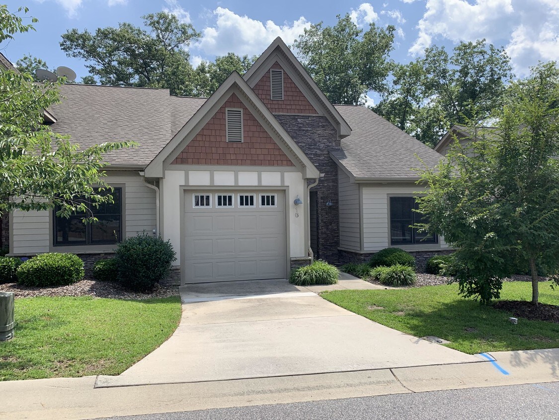 16 Elk Ridge Ln Unit 16, Southern Pines, NC 28387 Condo for Rent in