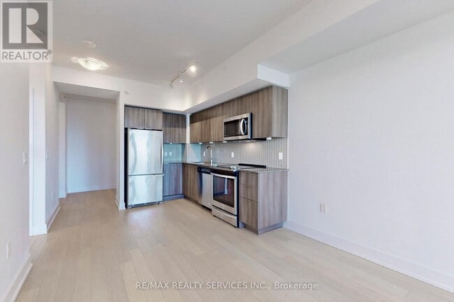 Building Photo - 20 Shore Breeze Dr