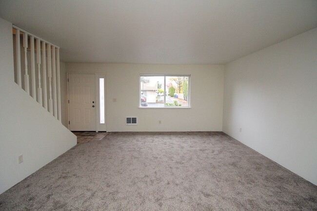 Building Photo - 2658-2658 SE 125th Ave