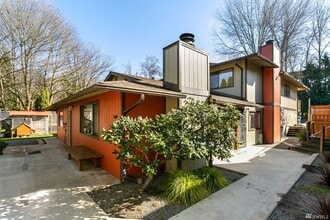 Building Photo - 15422 40th Ave S