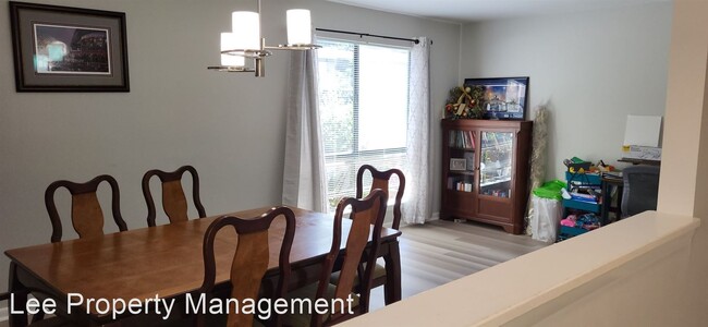 Building Photo - 3 br, 2.5 bath House - 1024 Willow Green D...