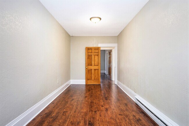 Big Spacious Floorplan - 1211 Pine St
