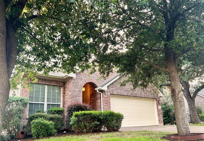 Building Photo - 600 Spanish Oak Terrace