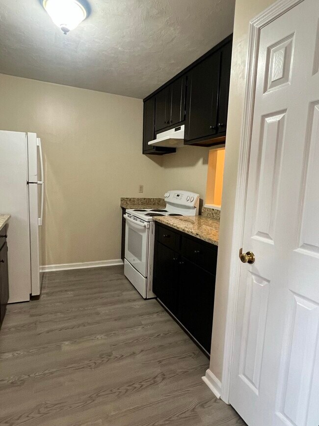 Foto del edificio - 806 Jamestown Ct