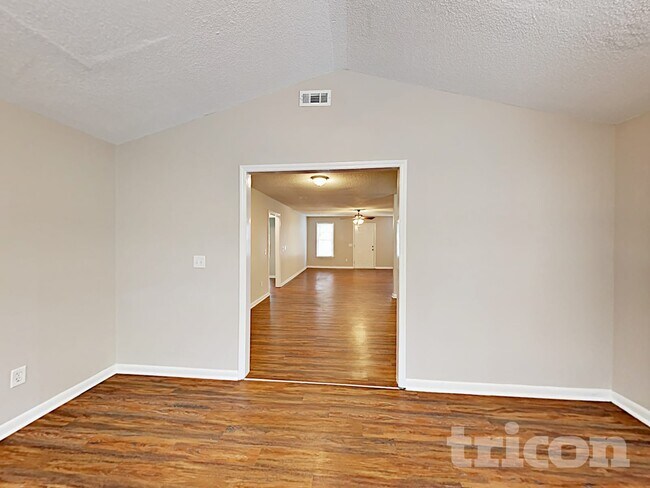 Building Photo - 204 Winslow Way