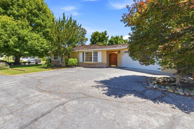 Foto del edificio - 1825 White Oak Dr