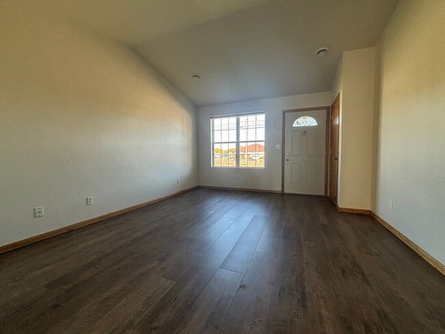 Building Photo - 416 Pecor St
