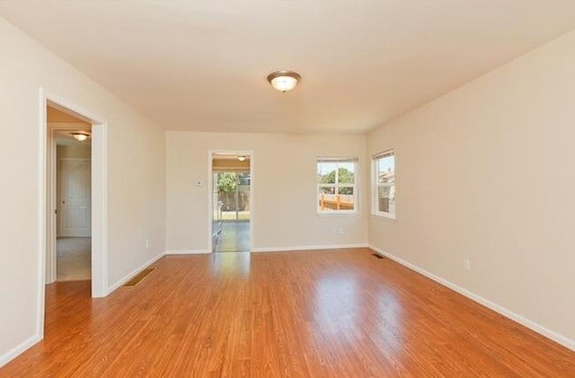 Foto del edificio - SE Mt Scott - Arleta 2Bd + 1Ba House - Lar...