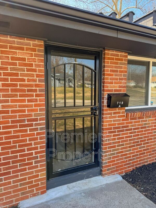 Foto del edificio - 719 E College St