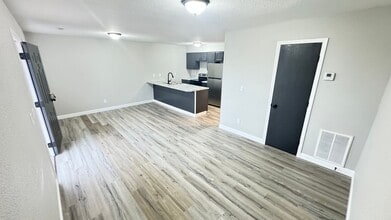 Building Photo - 36 Osage Ridge Rd
