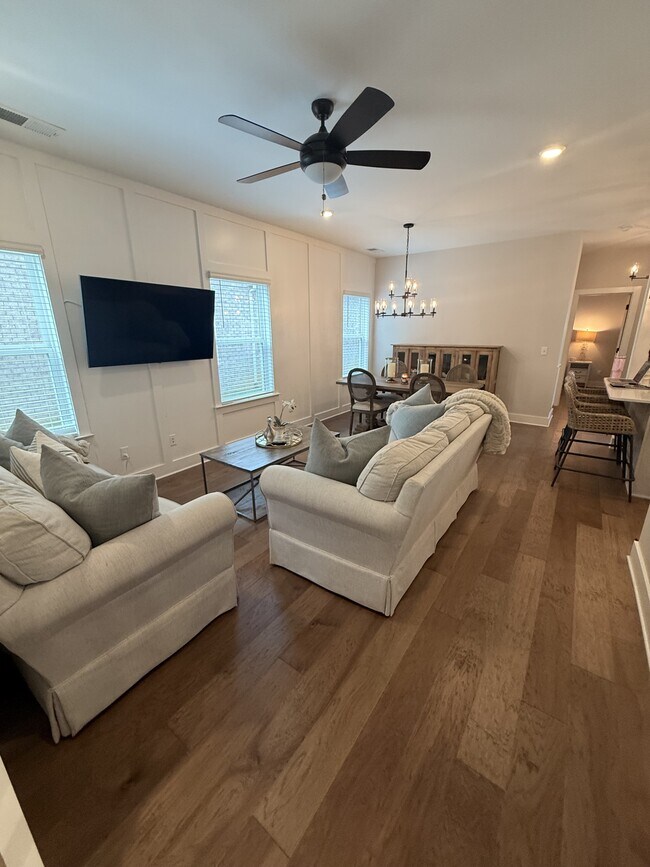 Building Photo - 9030 Headwaters Dr