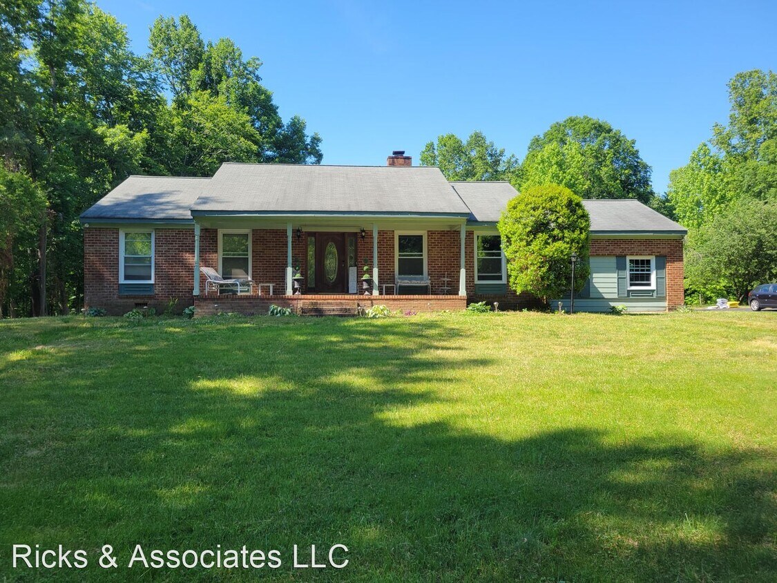 3 br, 2 bath House 3708 Whitehall Road House Rental in Sandy Hook