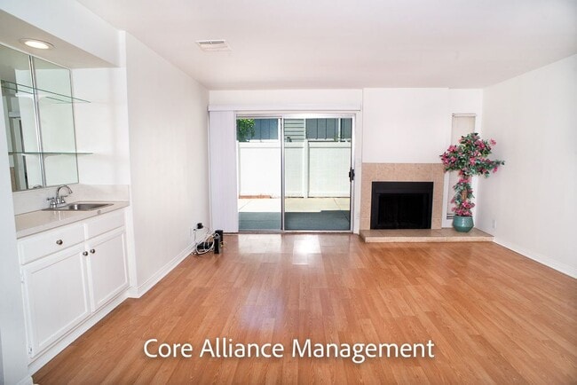 Building Photo - 18200 Andrea Cir S