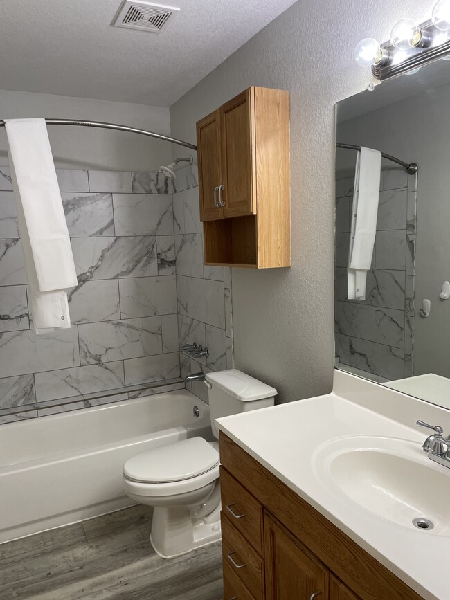 Second Bath - 772 S Polk St