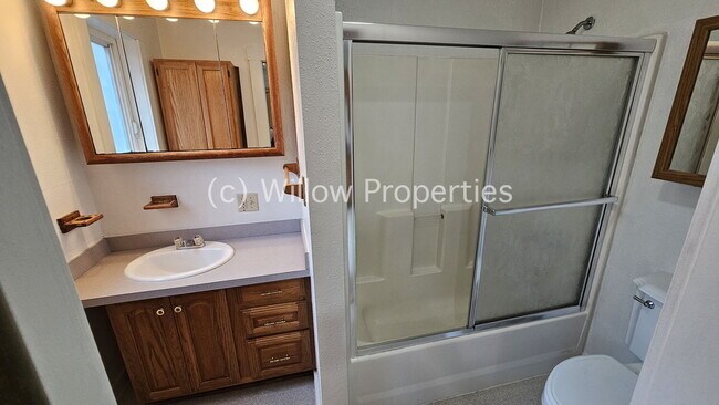 Foto del edificio - Lakewood Studio w/ walking distance to wat...