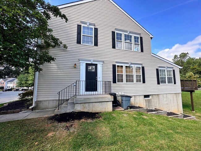 Building Photo - 754 Shallow Ridge Ct