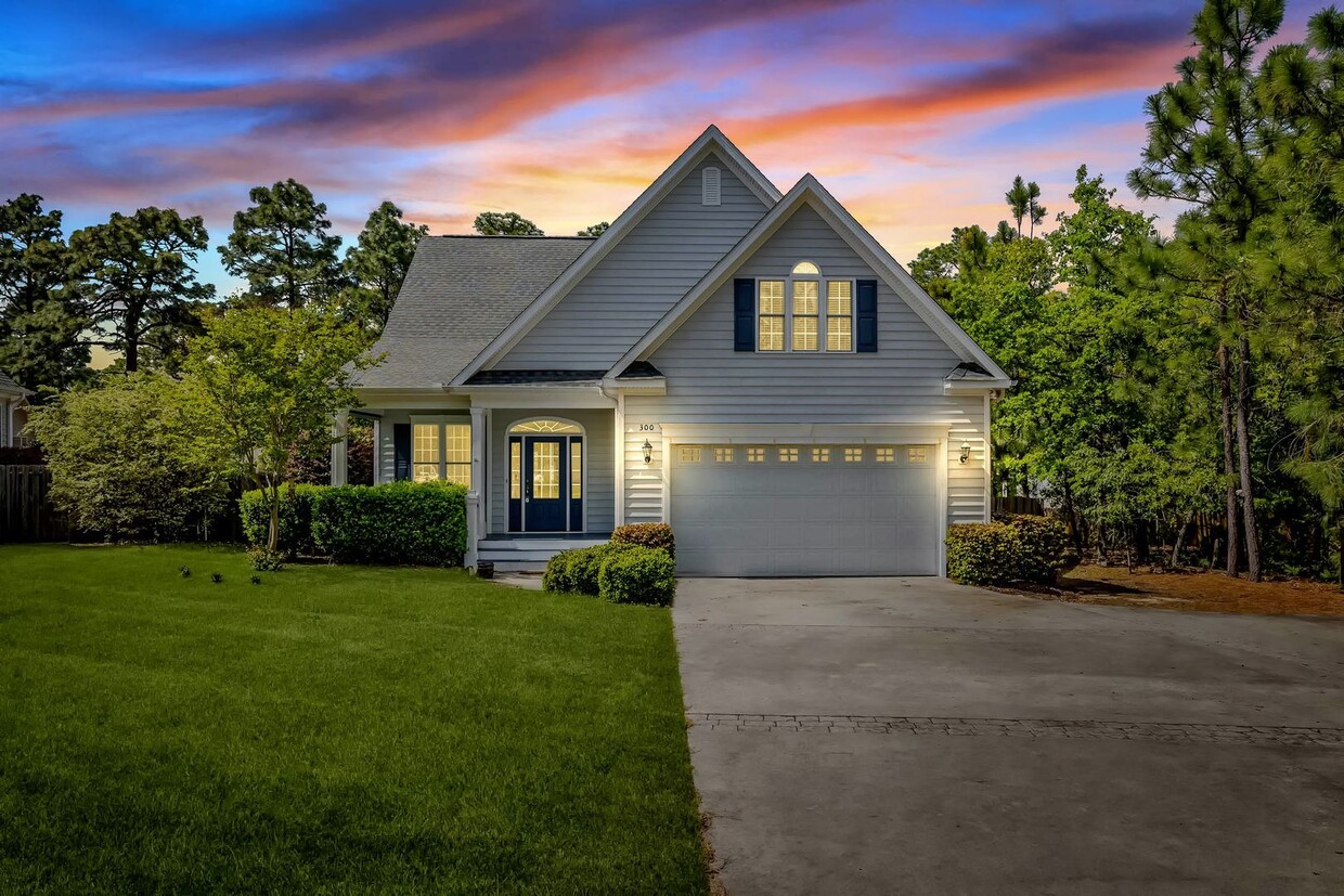 Primary Photo - 3 br, 2.5 bath House - 300 Surry Circle Dr S
