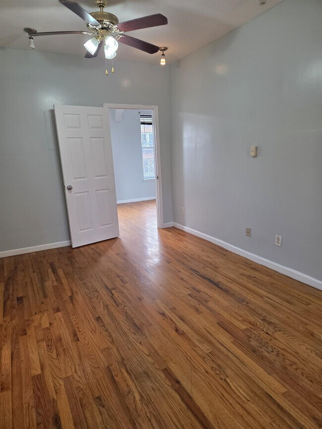 Foto del edificio - 693 BERGEN Ave