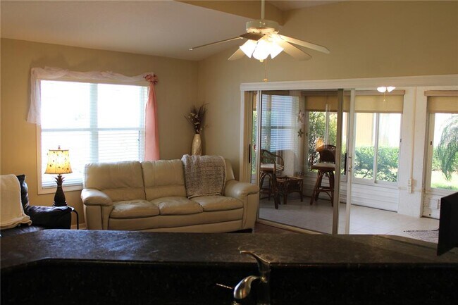 Foto del edificio - 3115 Live Oak Ln