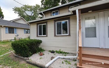 Building Photo - 33791 N Oak St