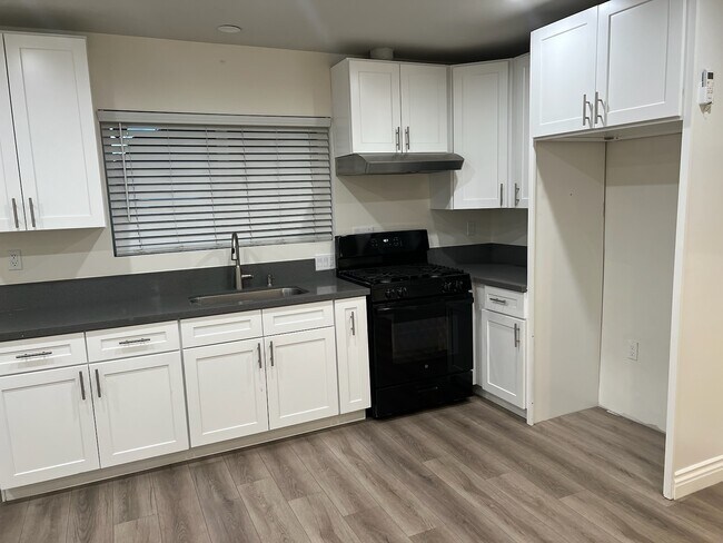 Building Photo - 1010 Omer Ln