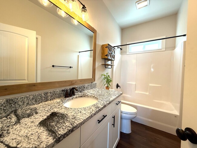 Building Photo - 2 Bed 1 Bath Single Family Home in Townsen...