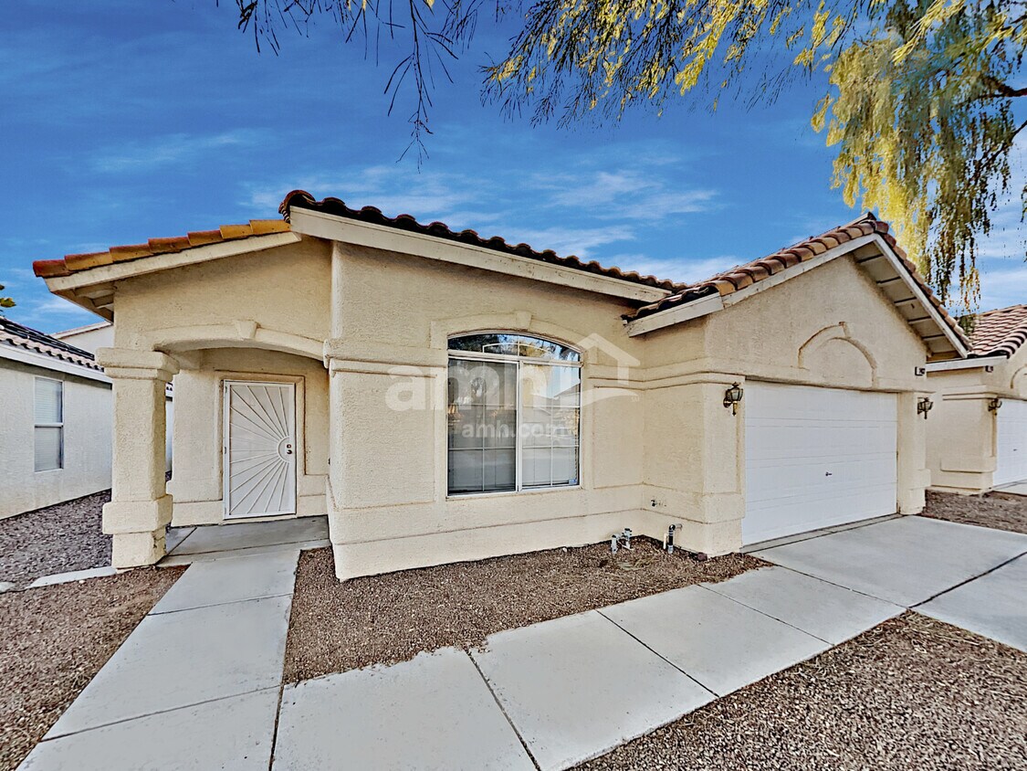 Primary Photo - 1433 Red Sunset Avenue