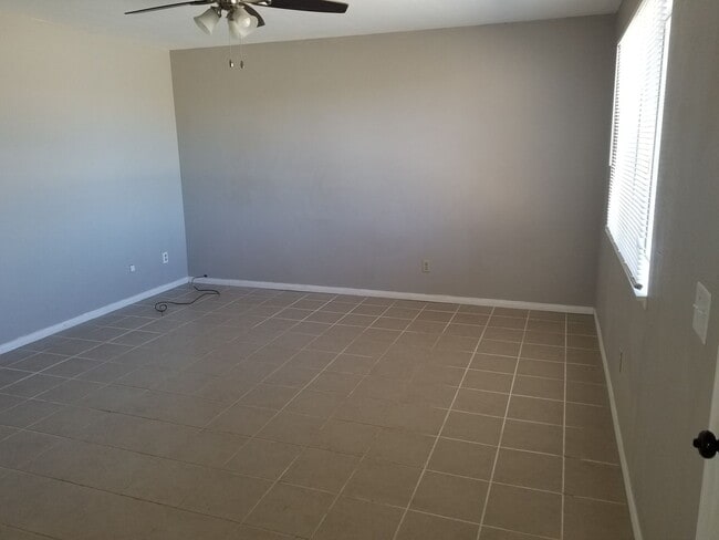 Building Photo - 3-bedroom 2-bath with garage