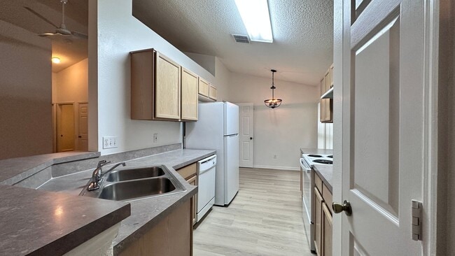 Foto del edificio - 1709 Pine Bay Dr