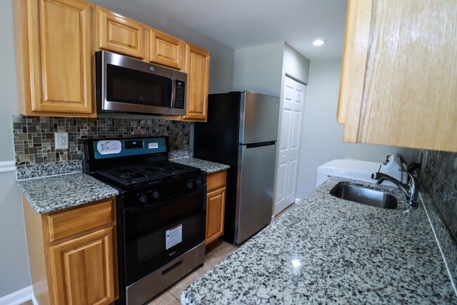 Foto del edificio - 9240 Bridle Path Ln