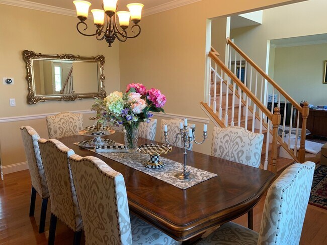 Building Photo - 4 Bedroom Contemporary Colonial in Brookside