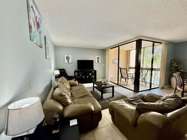 Foto del edificio - 955 Dotterel Rd