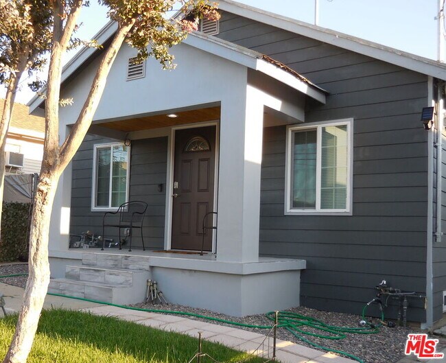 Foto del edificio - 4233 Lockwood Ave