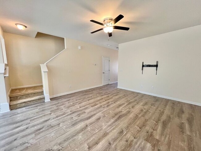 Building Photo - 1025 Grand Ridge Dr