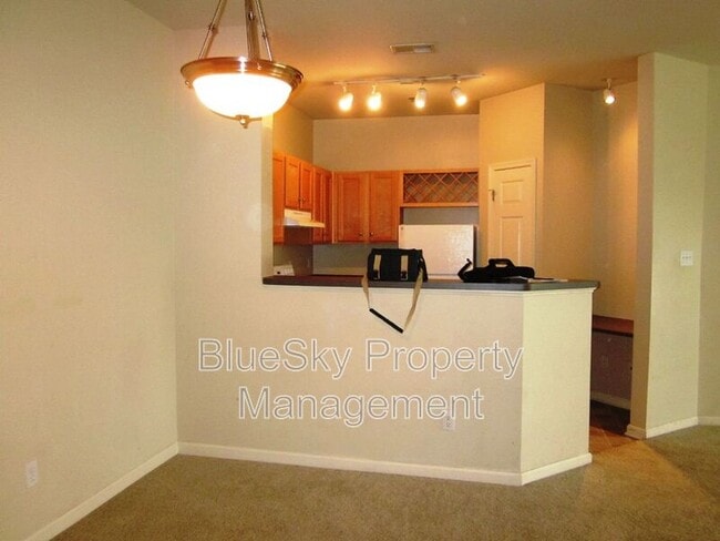 Building Photo - 300 Riverbend Dr