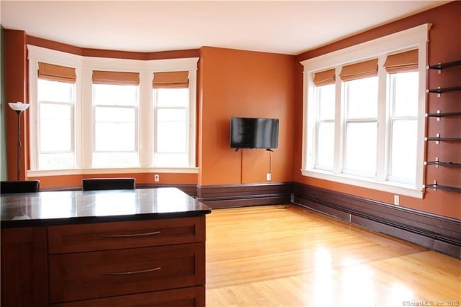 Building Photo - 548 Orange St