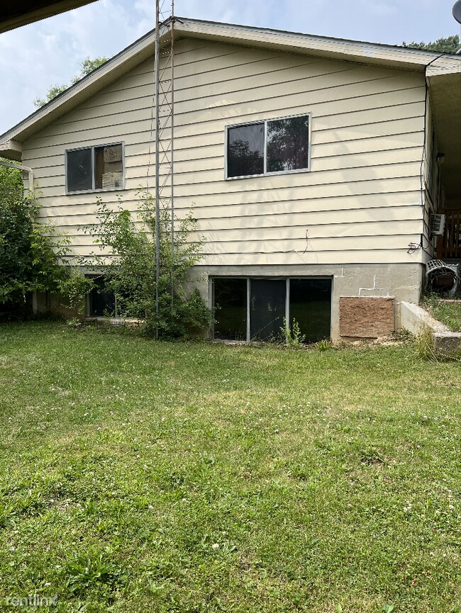 Building Photo - 1 br, 1 bath Triplex - 3209 W Court St Apt  3