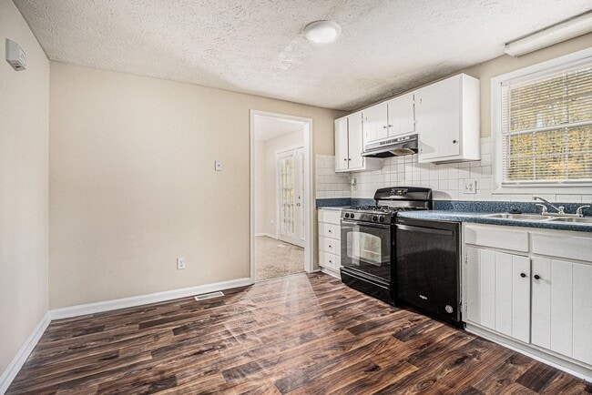 Foto del edificio - 4 Bedroom 2.5 Bath House