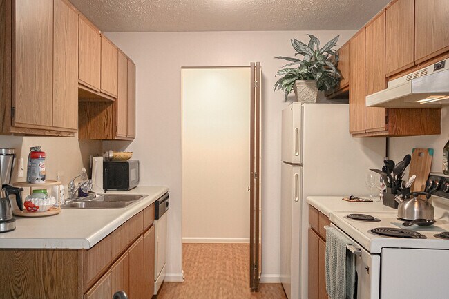 Springbrook - Cocina - Homestead Apartments